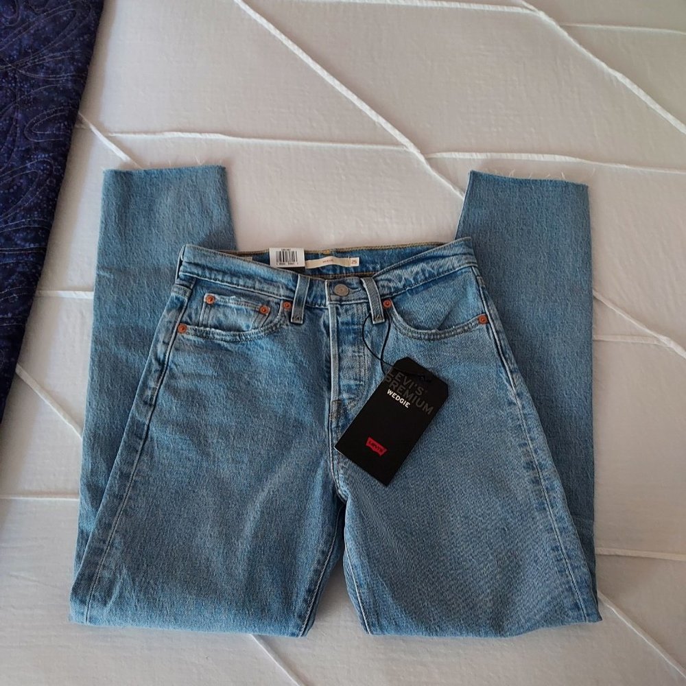 Levi's premium wedgie jeans, 25